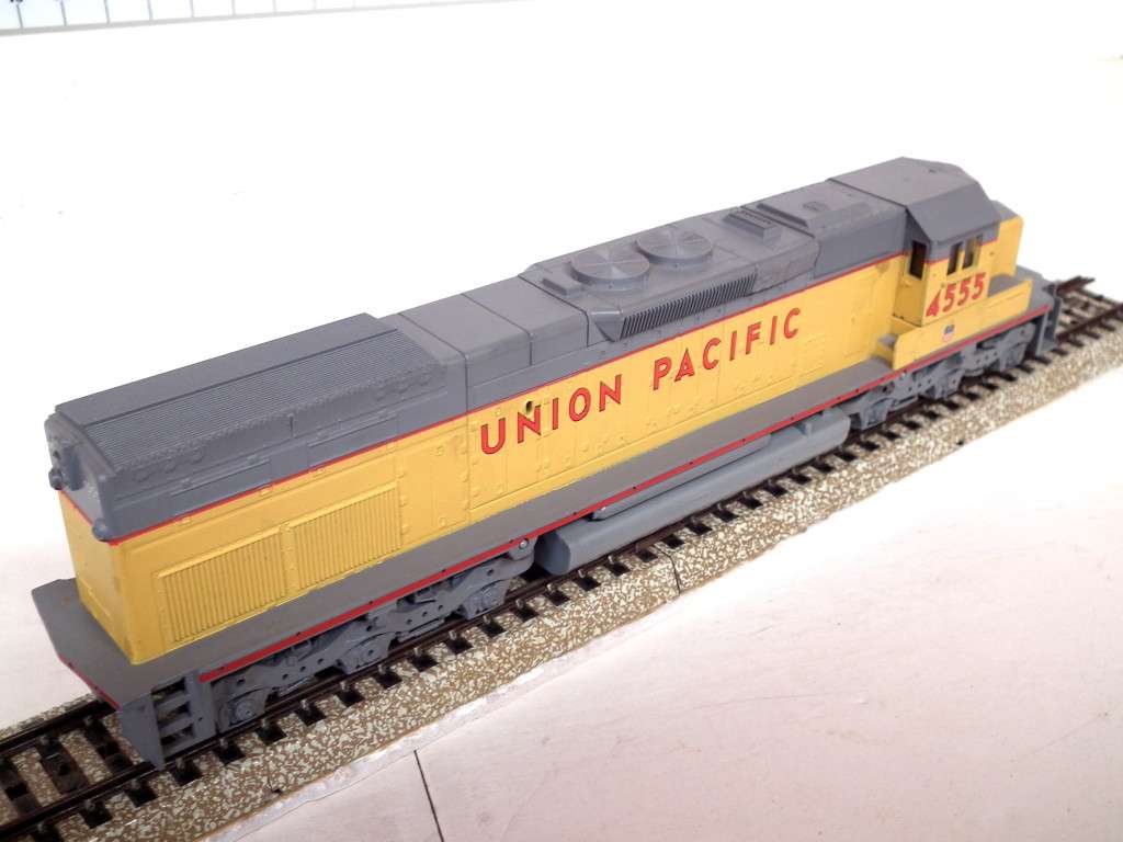ATHEARN HO: American`UNION PACIFIC`GP Diesel Freight Locomotive in Like New Un-Boxed Condition(USA)