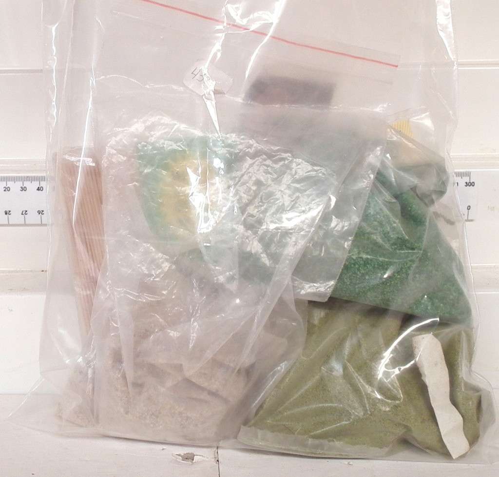 SCENERY HO: 3x Bags of Mixed Scatter/Foliage/Ballast Material in Good Condition.(Germany)
