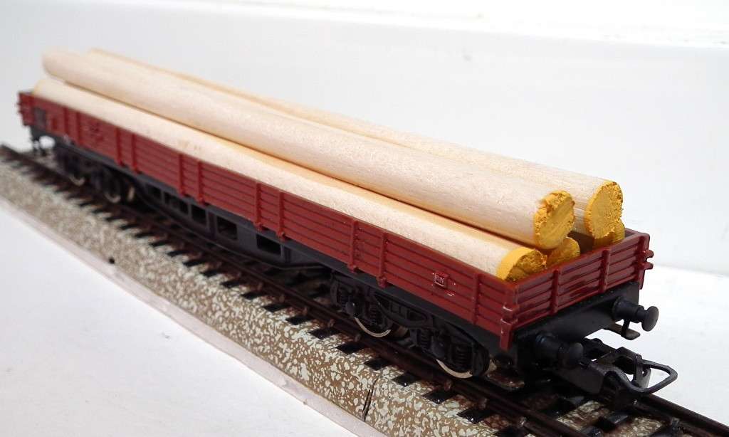 MARKLIN HO: Vintage`DB` Freight Wagon with Wood Load in Good un-boxed condition (Germany)