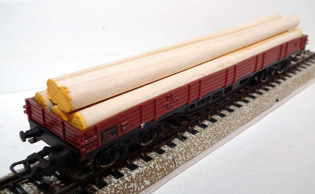 MARKLIN HO: Vintage`DB` Freight Wagon with Wood Load in Good un-boxed condition (Germany)
