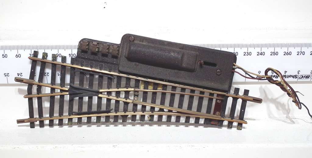 FLEISCHMANN HO/OO:  Brass Electro-Magnetic LH Point in Fair Used and Un-Boxed Condition.(GR)