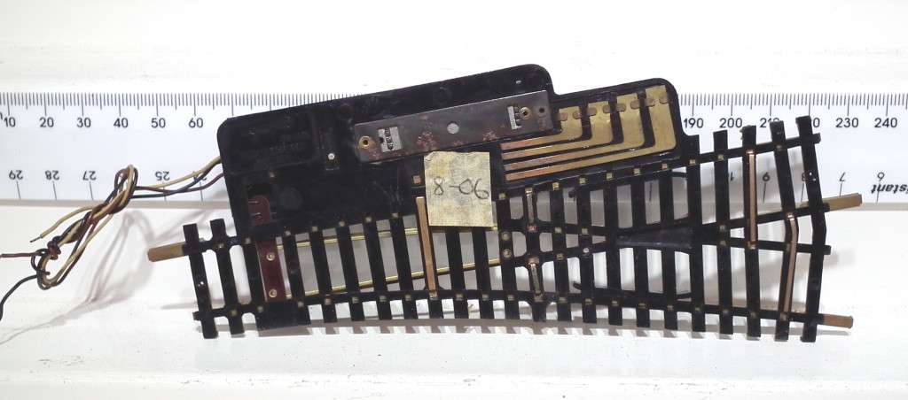 FLEISCHMANN HO/OO:  Brass Electro-Magnetic LH Point in Fair Used and Un-Boxed Condition.(GR)