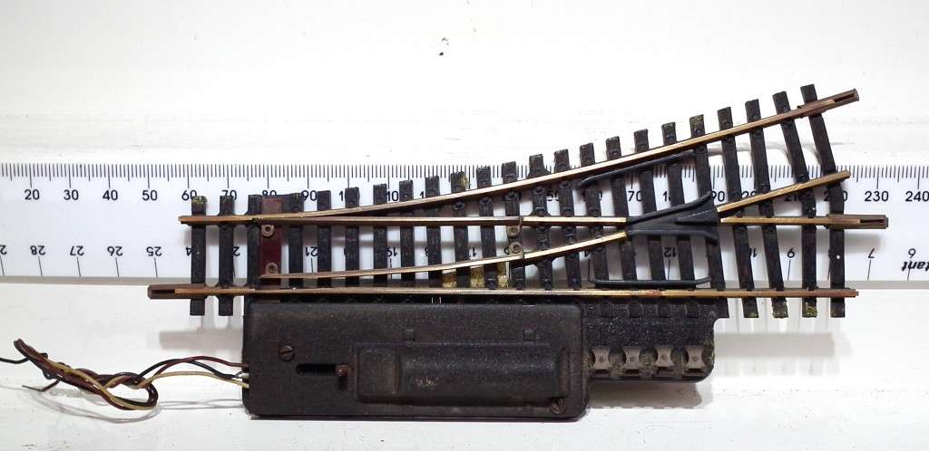 FLEISCHMANN HO/OO:  Brass Electro-Magnetic LH Point in Fair Used and Un-Boxed Condition.(GR)