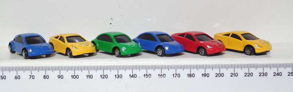 SCENERY HO:  6x Plastic Cars For train Load in Good Condition.