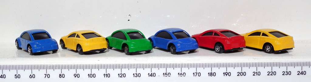 SCENERY HO:  6x Plastic Cars For train Load in Good Condition.