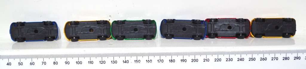 SCENERY HO:  6x Plastic Cars For train Load in Good Condition.