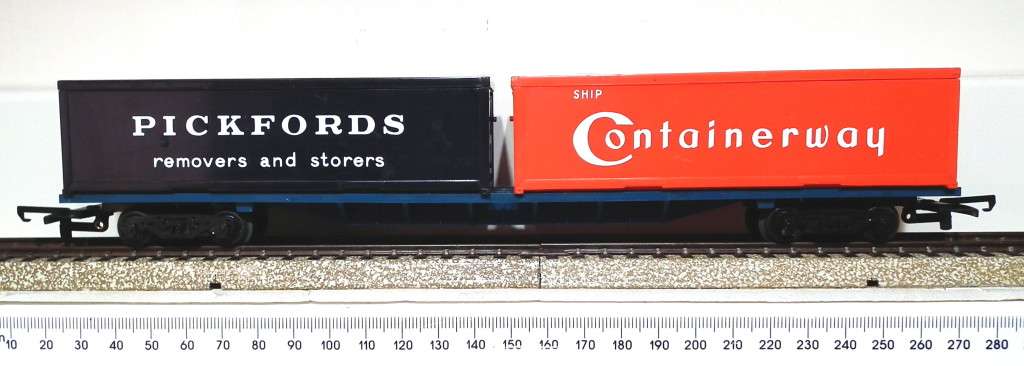 TRI-ANG OO:   RARE Vintage English Container Wagon in Good, Used and Un-boxed condition(England)