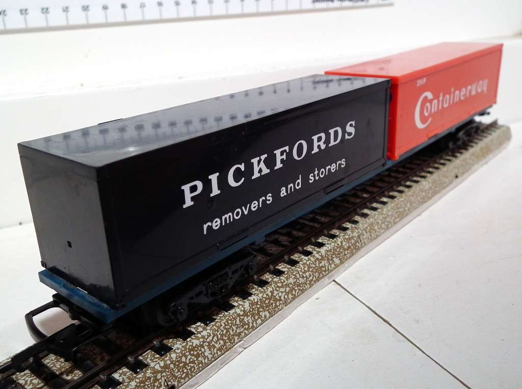 TRI-ANG OO:   RARE Vintage English Container Wagon in Good, Used and Un-boxed condition(England)