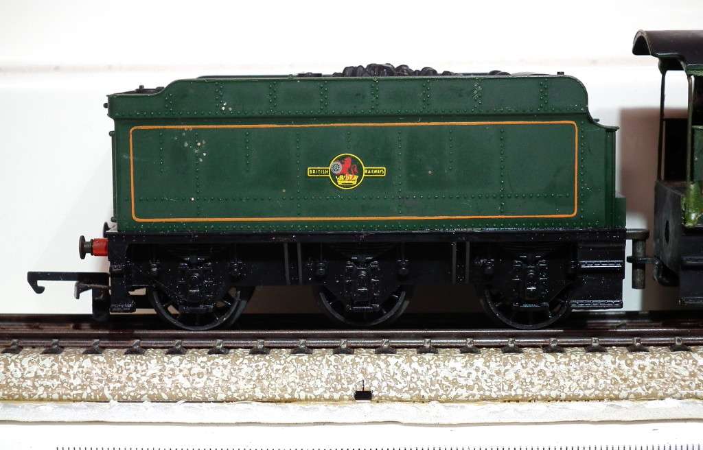 TRI-ANG OO:  Vintage 4-6-0 English Steam Loco in Fair Running Condition. (England)