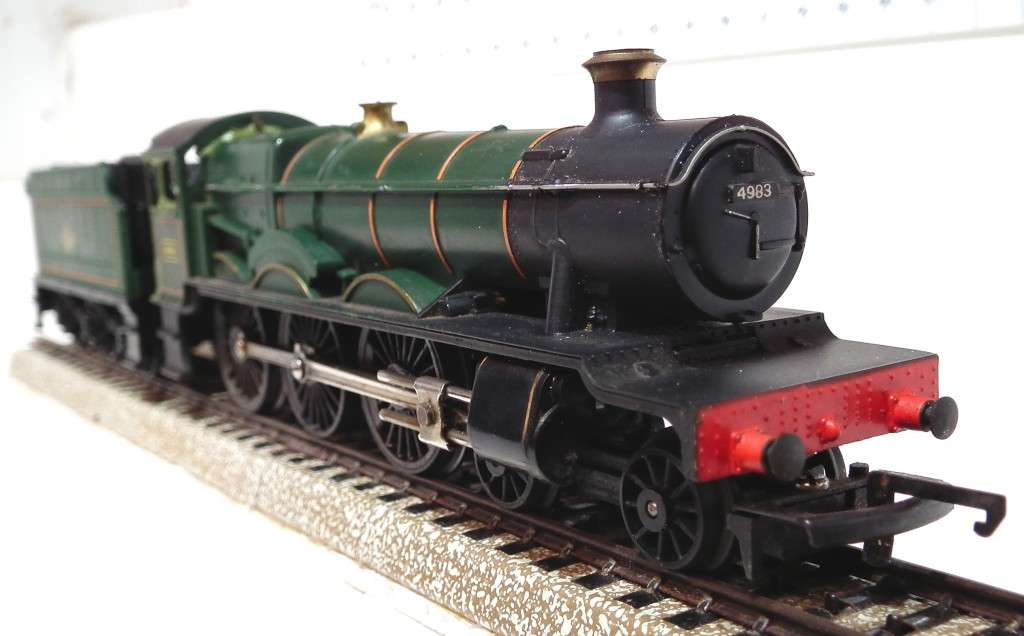 TRI-ANG OO:  Vintage 4-6-0 English Steam Loco in Fair Running Condition. (England)