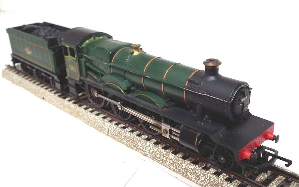 TRI-ANG OO:  Vintage 4-6-0 English Steam Loco in Fair Running Condition. (England)