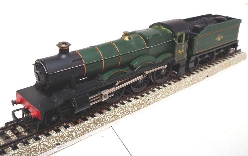TRI-ANG OO:  Vintage 4-6-0 English Steam Loco in Fair Running Condition. (England)