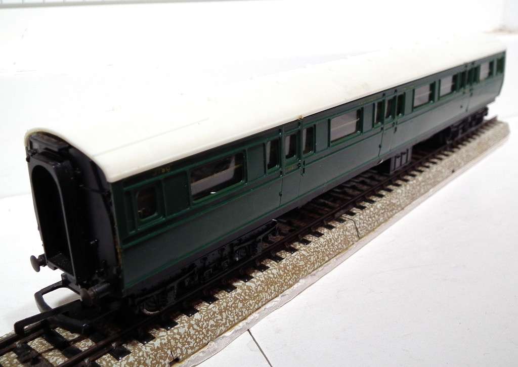 TRI-ANG OO:  Vintage Southern Region Composite Coach in Good Un-Boxed condition (England)