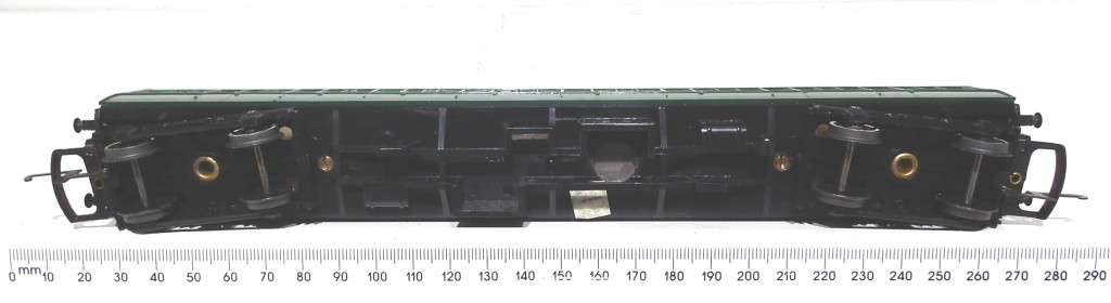 TRI-ANG OO:  Vintage Southern Region Composite Coach in Good Un-Boxed condition (England)