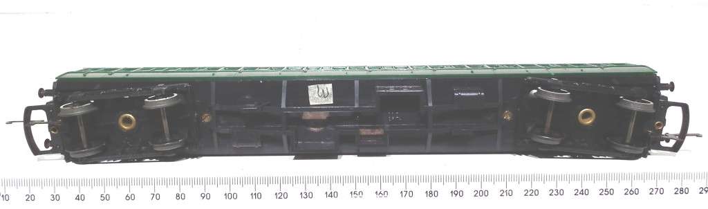 TRI-ANG OO:  Vintage Southern Region Composite Coach in Good Un-Boxed condition (England)