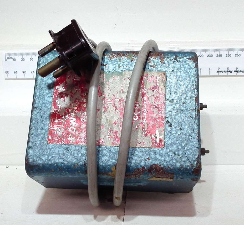 TRI-ANG POWER SUPPLY: Old School 12VDC/2.5A Analogue Power Supply in good un-boxed condition(S-Afri)