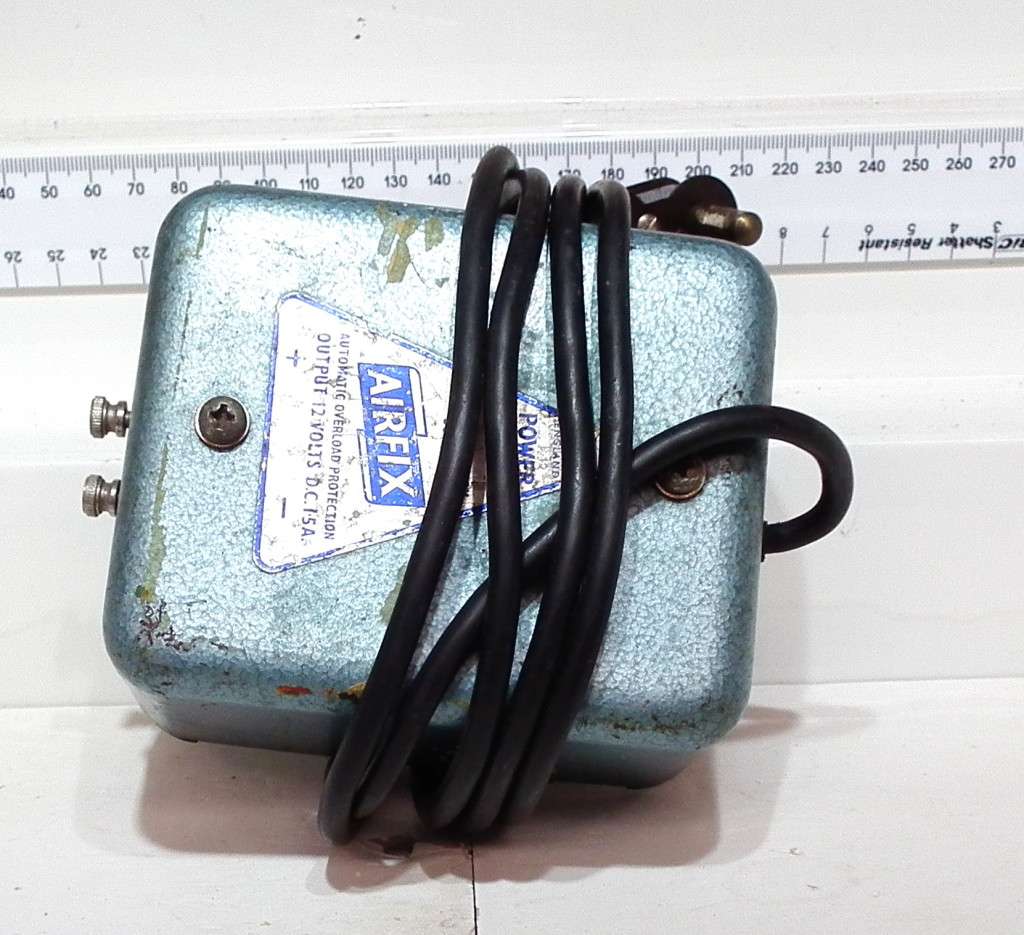 AIRFIX POWER SUPPLY: Old School 12VDC/1.5A Analogue Power Supply in good un-boxed condition(S-Afri)
