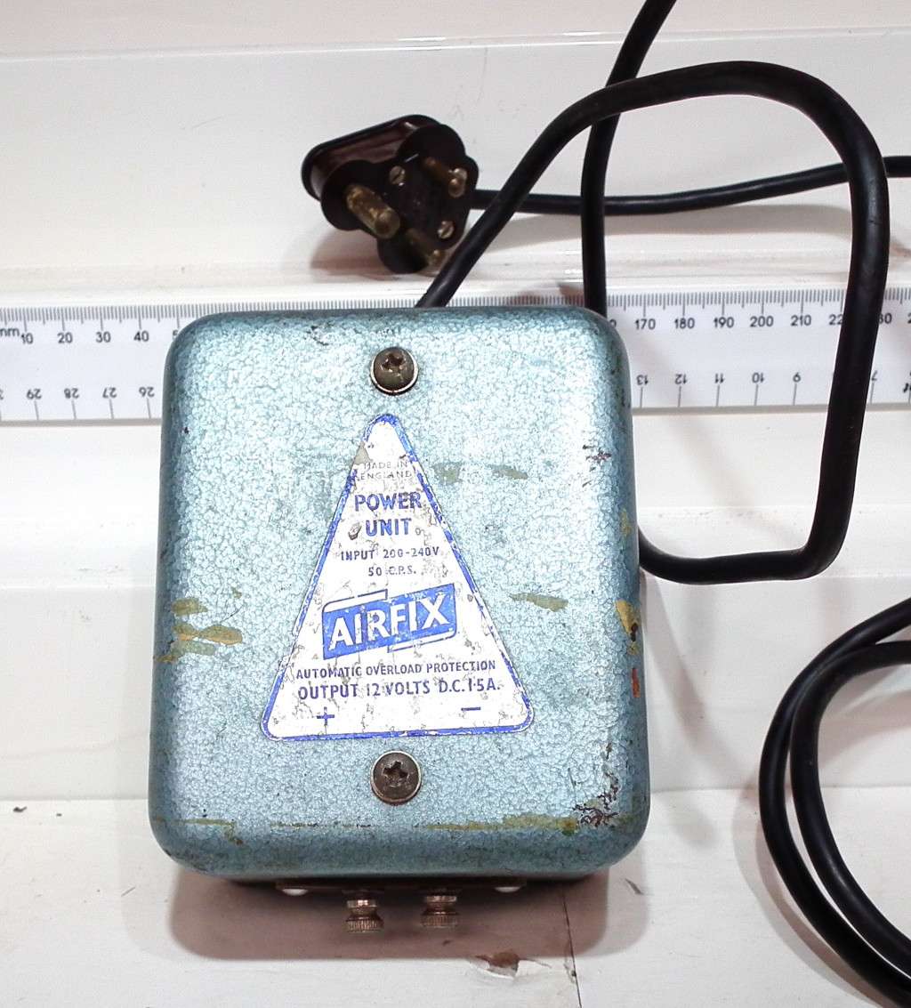 AIRFIX POWER SUPPLY: Old School 12VDC/1.5A Analogue Power Supply in good un-boxed condition(S-Afri)