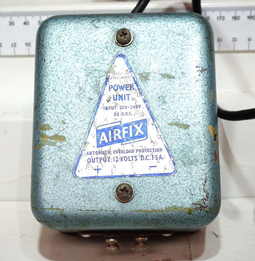 AIRFIX POWER SUPPLY: Old School 12VDC/1.5A Analogue Power Supply in good un-boxed condition(S-Afri)