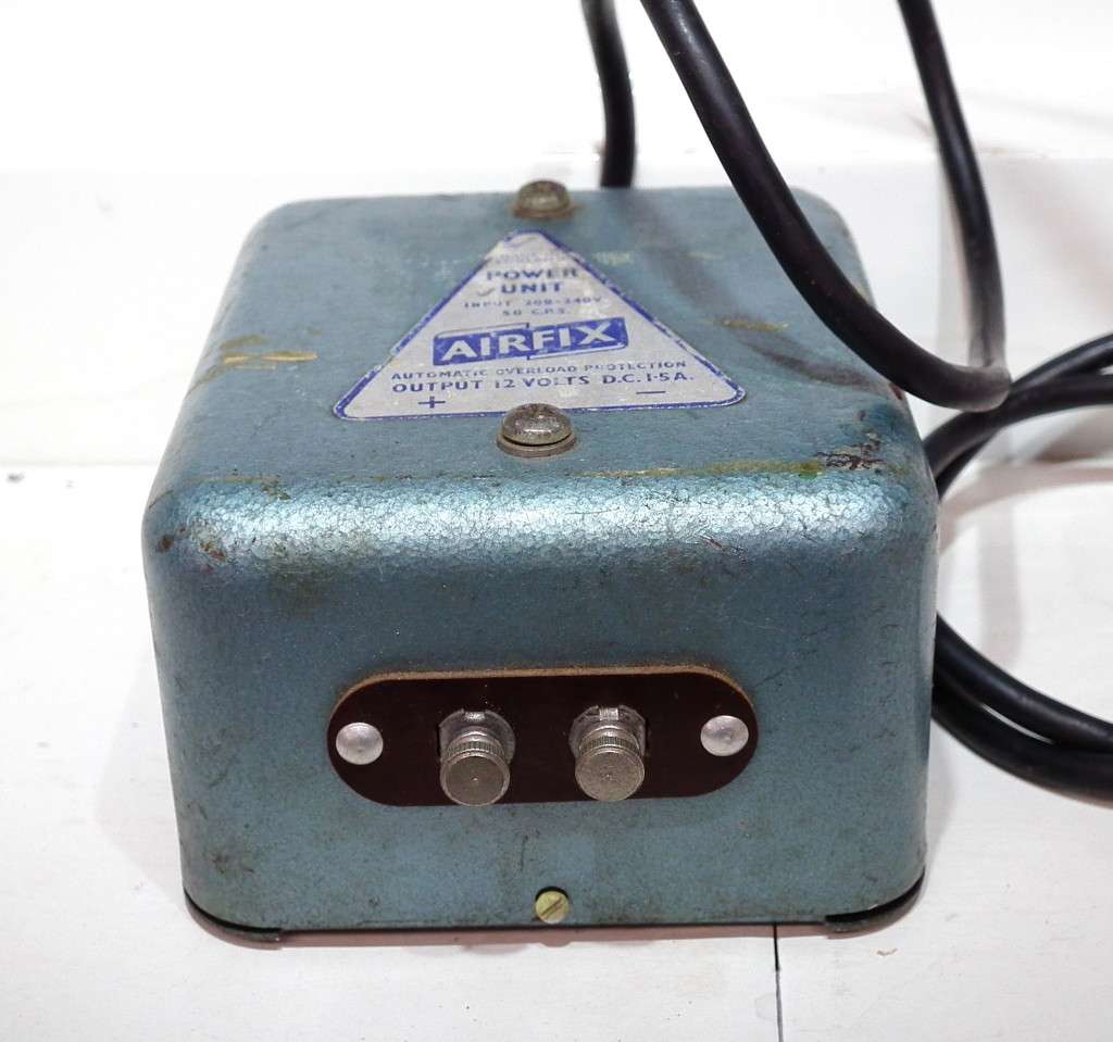 AIRFIX POWER SUPPLY: Old School 12VDC/1.5A Analogue Power Supply in good un-boxed condition(S-Afri)