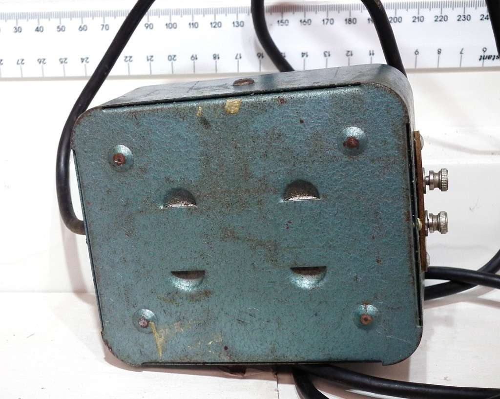 AIRFIX POWER SUPPLY: Old School 12VDC/1.5A Analogue Power Supply in good un-boxed condition(S-Afri)