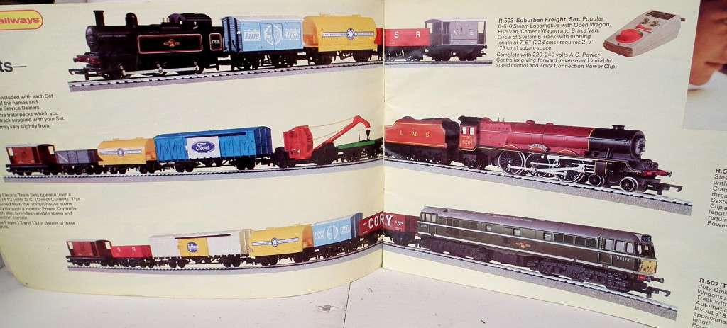 HORNBY OO: 2x Full Color Catalogue's: Nr 19 Trains and 2nd Addition Tracks Plans in Good Condition.