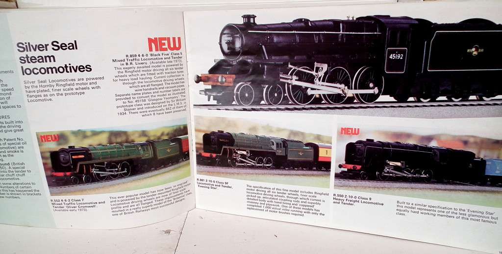 HORNBY OO: 2x Full Color Catalogue's: Nr 19 Trains and 2nd Addition Tracks Plans in Good Condition.
