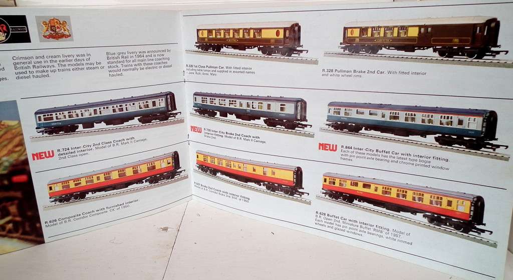 HORNBY OO: 2x Full Color Catalogue's: Nr 19 Trains and 2nd Addition Tracks Plans in Good Condition.