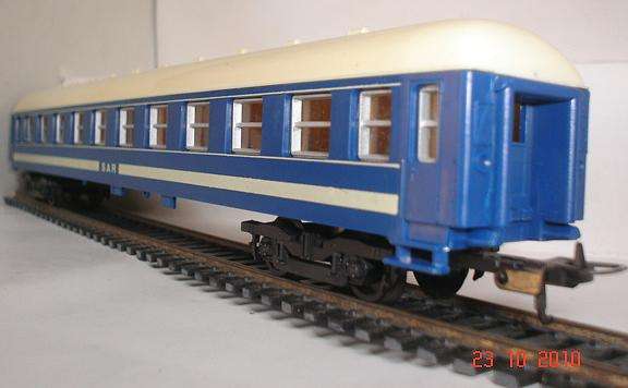 LIMA HO: SAR Blue Train Passenger Carriage with interior/windows. Not boxed (made in Italy).