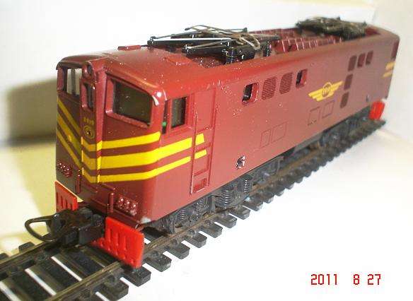 LIMA HO: SAR E919 Brown Electric Locomotive in a good condition. Not boxed. (Made in Italy)