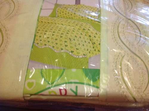 Stunning new range queen size duvet sets (Last one of its kind) RED HOT!!!!!!