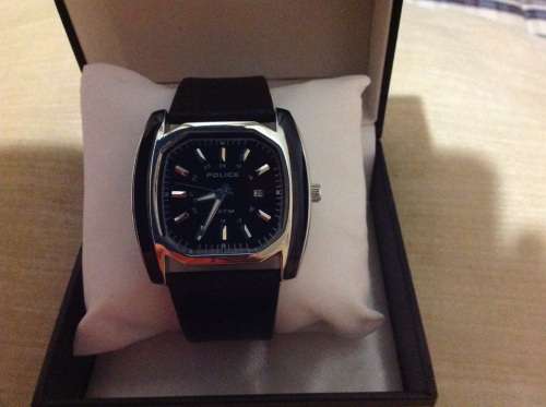 (ABSOLUTELY GORGEOUS!!!) POLICE watch, with genuine leather strap (Red hot!!!!)