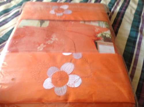 Stunning new range queen size duvet sets (Last one of its kind) RED HOT!!!!!!