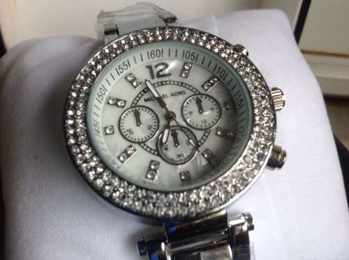 (ABSOLUTELY GORGEOUS!!!) Michael Kors (Red hot!!!!)