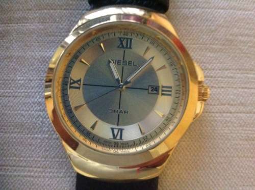 (ABSOLUTELY GORGEOUS!!!) EXEC DIESEL SPECIAL EDITION watch, with genuine leather strap (Red hot!!)