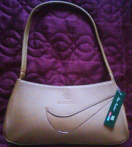 Ladies single compartment hand bag(Great quality) Crazy R1!!!!!!!!!!!