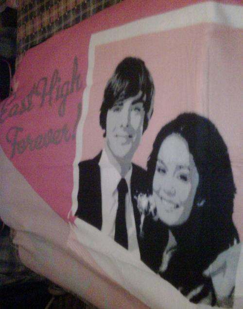 Cute/snuggle kids blanket!!!! Crazy R1 start!!!!! Bedtime wont be a problem anymore :)