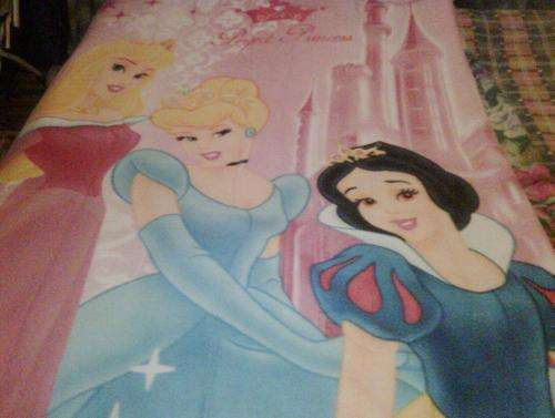 Cute/snuggle kids blanket!!!! Crazy R1 start!!!!! Bedtime wont be a problem anymore :)