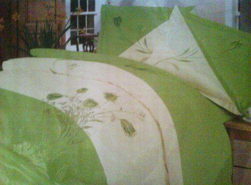 Stunning 100% cotton 6pc Queen size duvet cover set!!!!! Sleep like a real queen at night!!!! :)