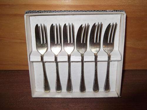 SOLA MASSIEF BOXED SET OF CAKE FORKS
