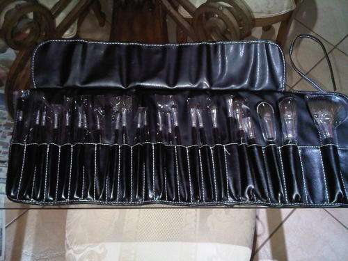 Mac Makeup Brush Set - 24 brushes