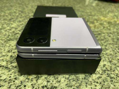 Samsung Galaxy Z Flip3 5G + free galaxy buds live