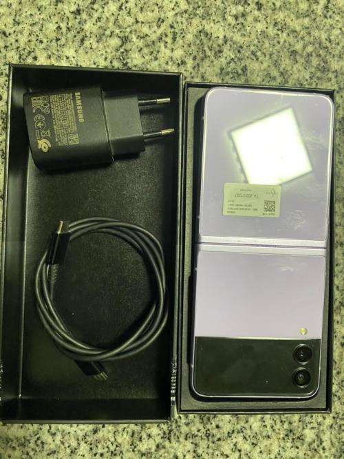 Samsung Galaxy Z Flip3 5G + free galaxy buds live