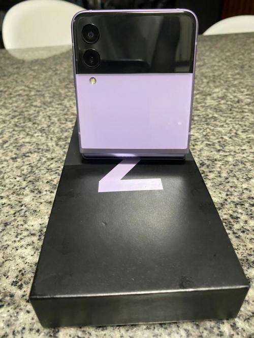 Samsung Galaxy Z Flip3 5G + free galaxy buds live