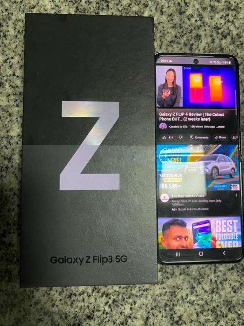 Samsung Galaxy Z Flip3 5G + free galaxy buds live