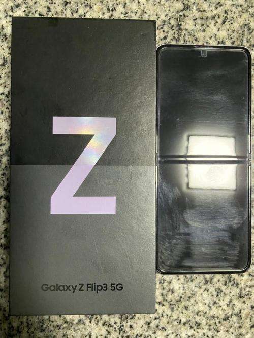 Samsung Galaxy Z Flip3 5G + free galaxy buds live
