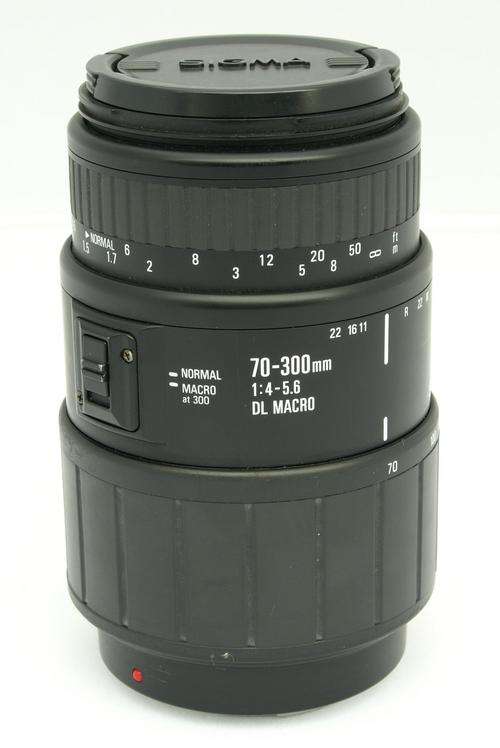 SIGMA 70-300MM 1:4-5.6 DL MACRO , SONY ALPHA / MINOLTA MOUNT.
