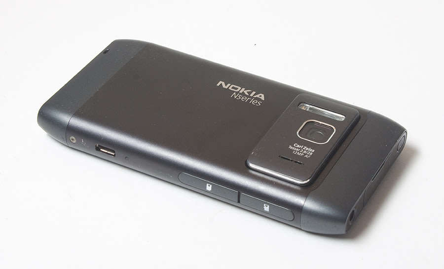 Classic Nokia N8    Almost new condition !!
