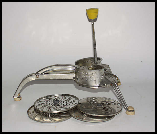 Vintage Mouli grater *** complete and working **