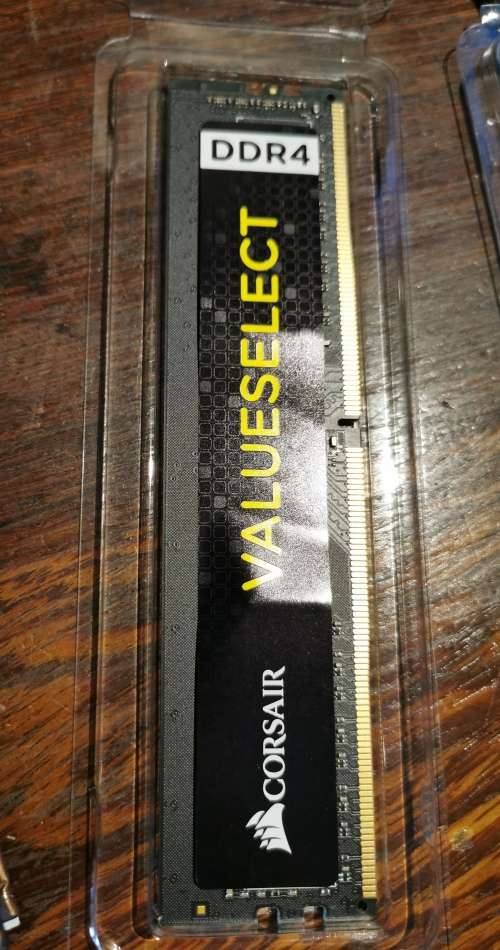 2 x 8gb DDR4 2133mhz Corsair RAM